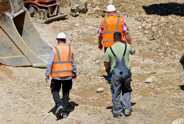 cantiere edile-edilizia-operaio-capo cantiere
