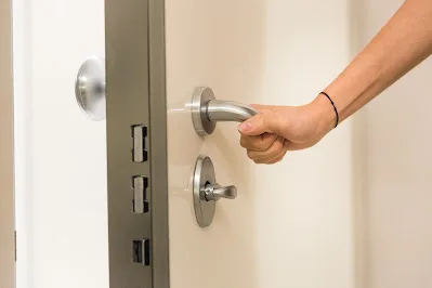 come cambiare la porta blindata