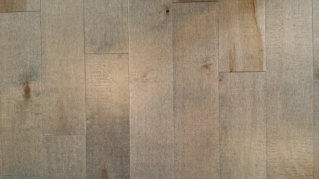 come stuccare il parquet